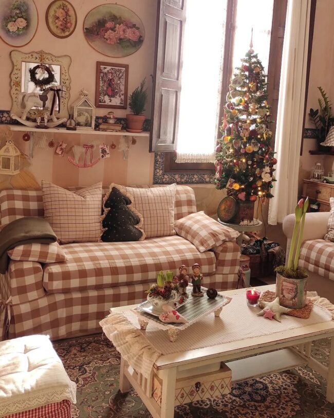 How to Use Classic Holiday Colors for a Vintage Christmas Look